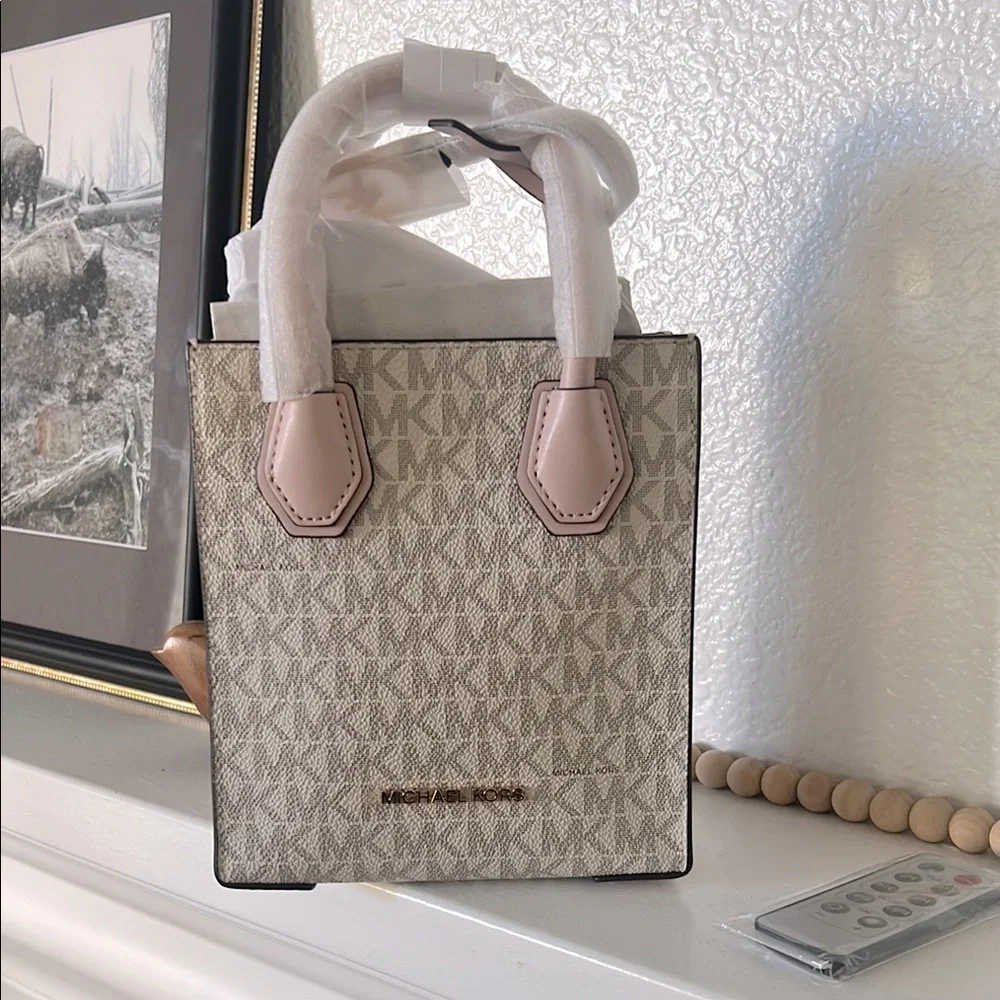 COPY - ❤️MK Mercer Extra-Small Logo and Leather Crossbody Bag - Picture 6 of 8